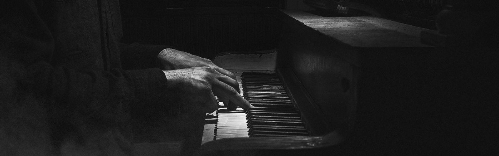 hero_02_piano.jpg hero_02_piano.jpg